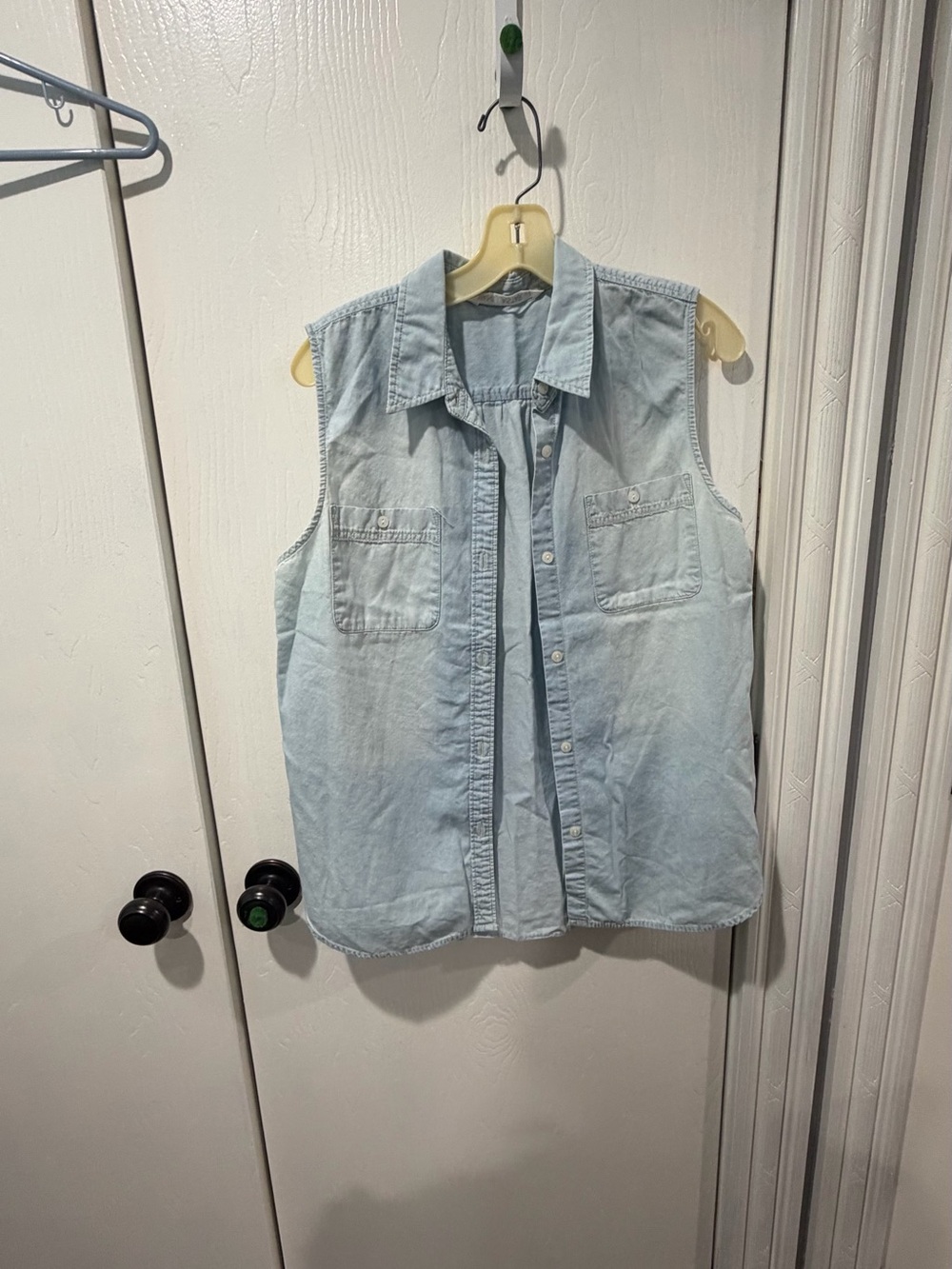 Sleeveless Light Wash Denim Shirt Jacket - Light Blue